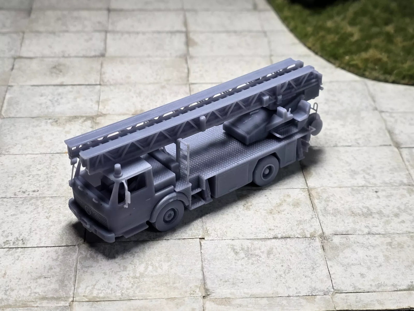 Mercedes Drehleiter DL 23-12 H0 1:87