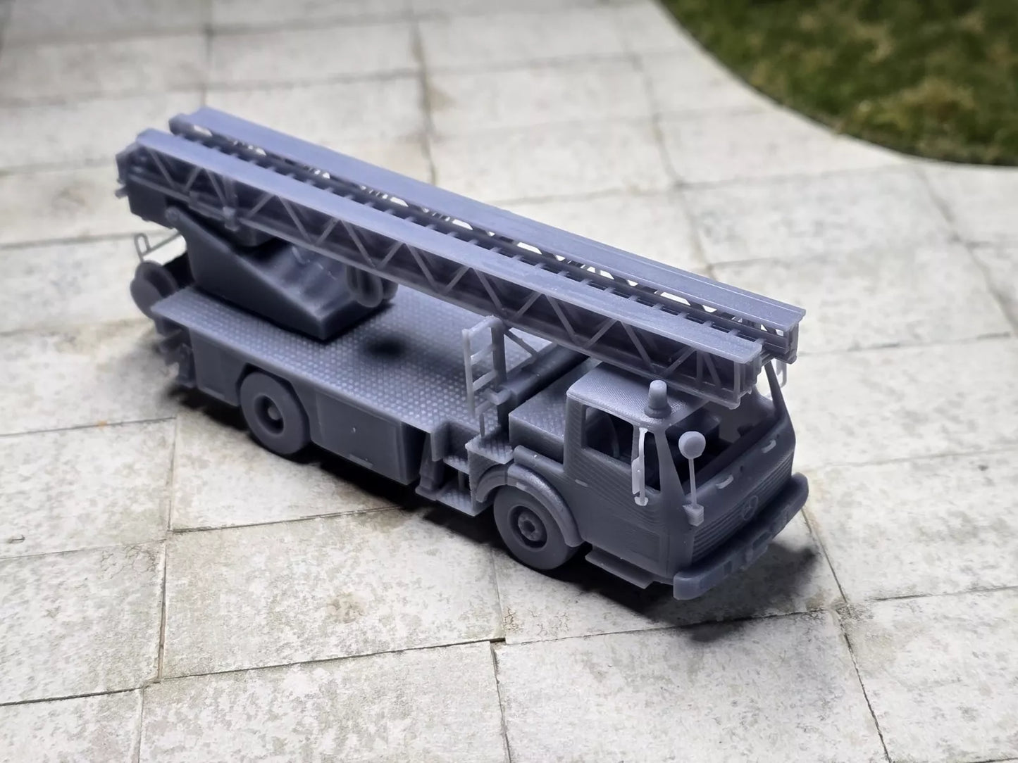Mercedes Drehleiter DL 23-12 H0 1:87