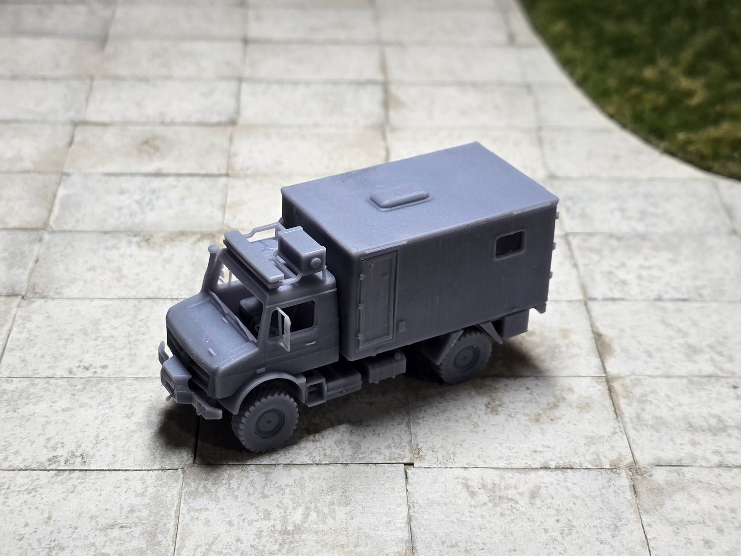 Unimog U4023 Binz IKTW H0 1:87 inkl. Verglasung