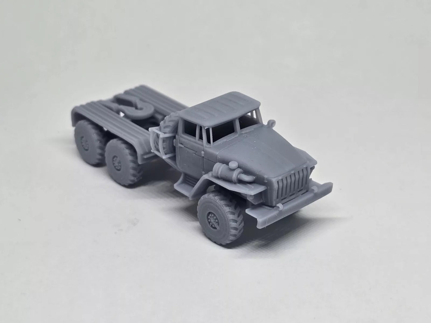 Ural 4320 Sattelzugmaschine Bausatz 1:87 H0