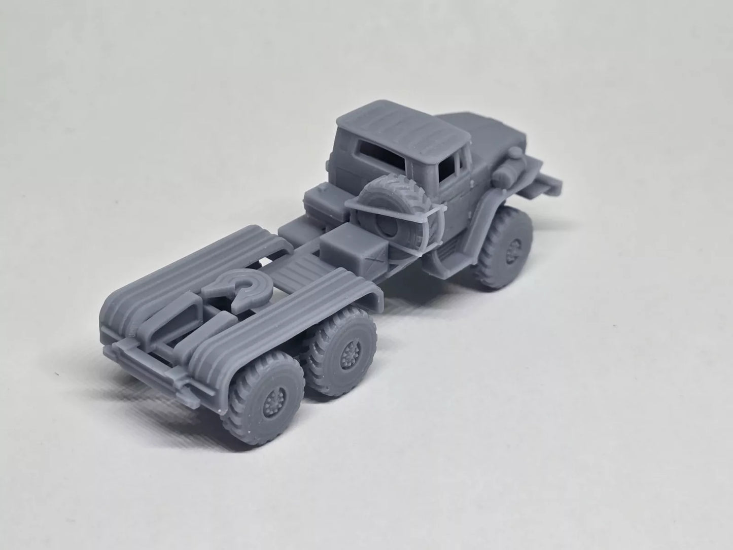 Ural 4320 Sattelzugmaschine Bausatz 1:87 H0